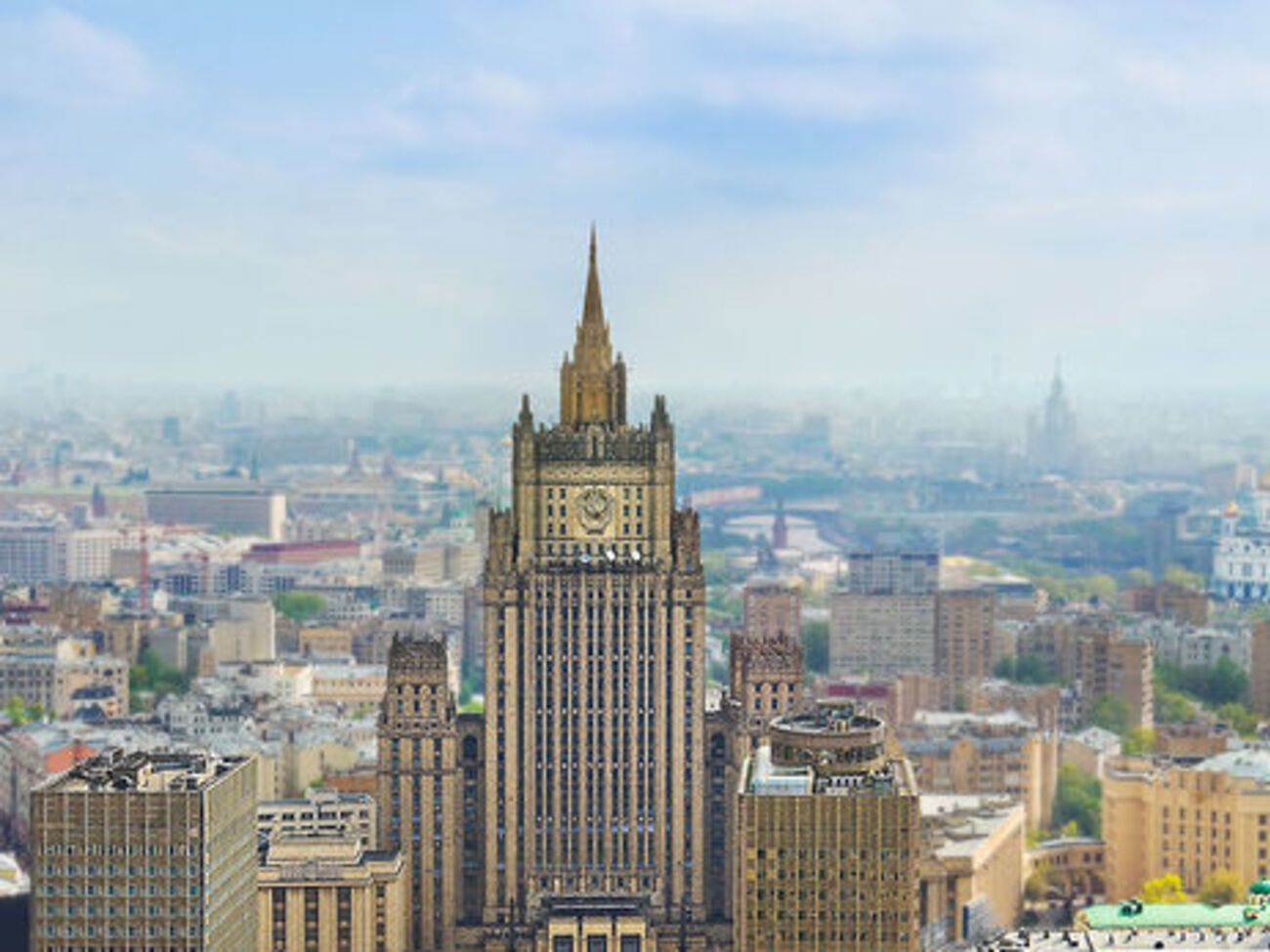 В МИД РФ заявили о зеркальных мерах в ответ на решение Словакии выслать российского дипломата из страны