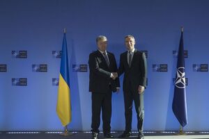 Столтенберг заявил Порошенко, что НАТО до конца года предоставит оборудование для защищенной связи для украинских военных