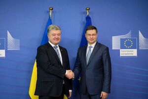 Порошенко зустрівся з Домбровскісом 13 грудня