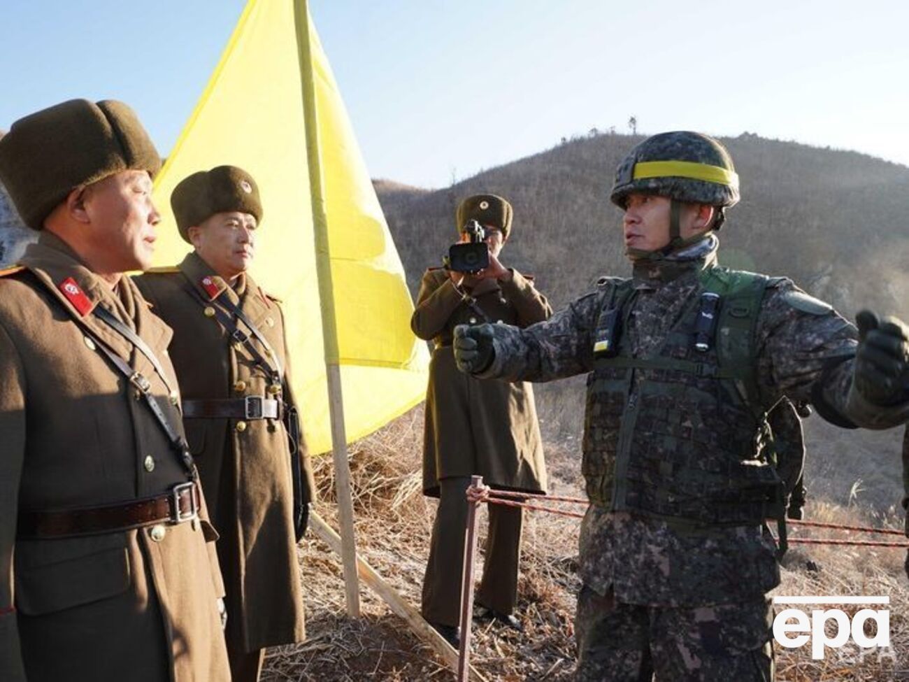 Солдаты Северной и Южной Кореи наблюдали за демонтажем охранных постов в районе демилитаризованной зоны