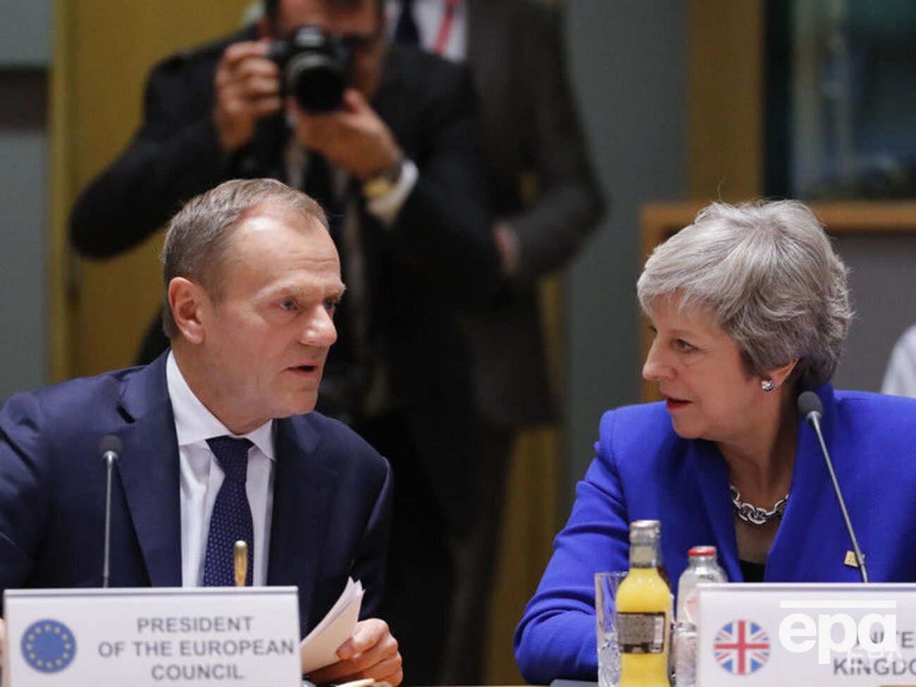 За словами Туска, Мей попросила додаткових гарантій, які, на її думку, полегшать ратифікацію в Палаті громад