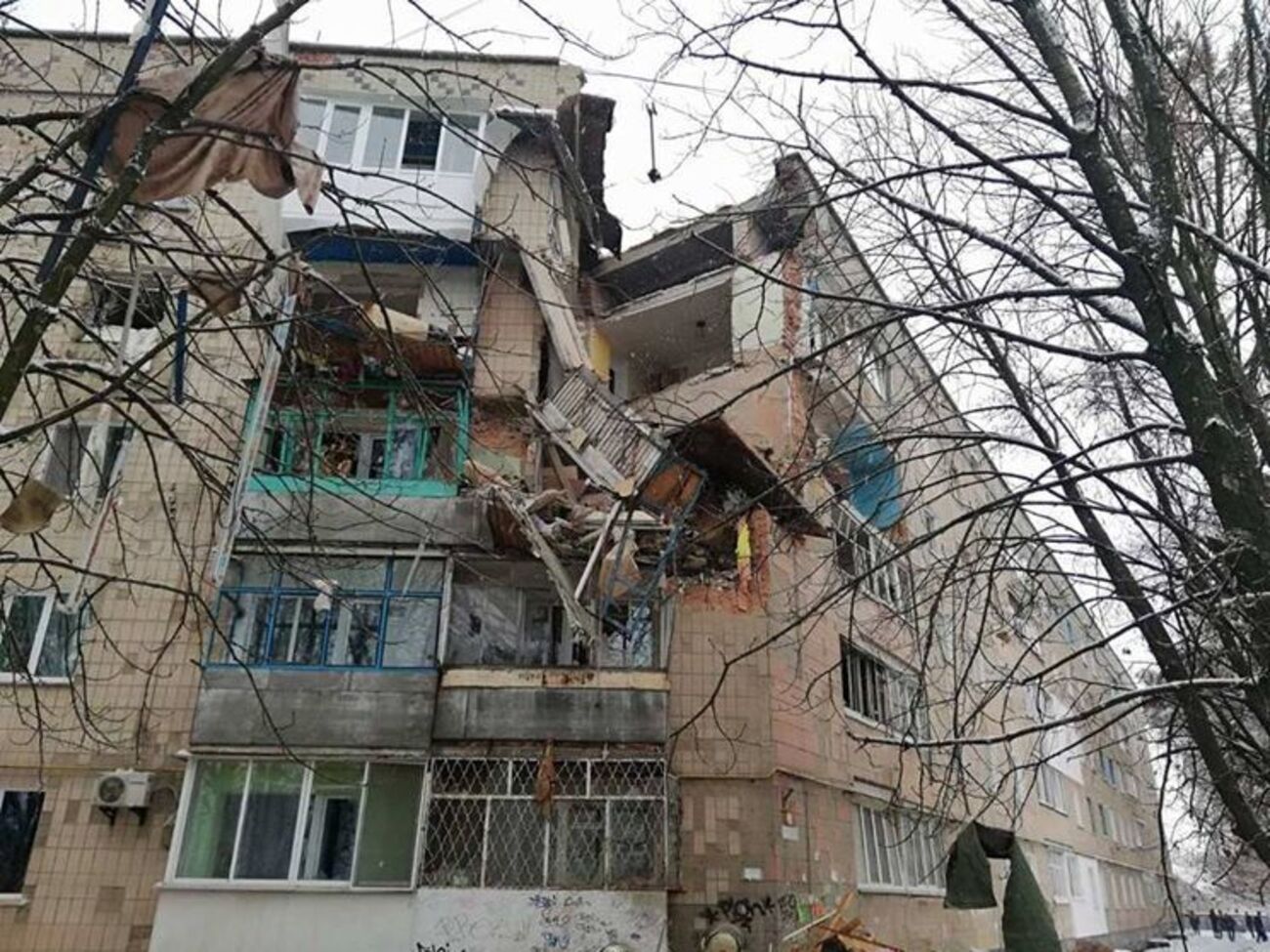 Обвалилися третій, четвертий і п'ятий поверхи житлового будинку