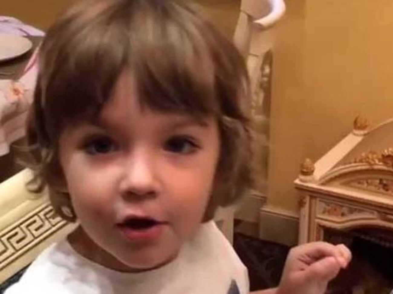 Гаррі заспівав французькою