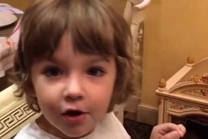 Гаррі заспівав французькою