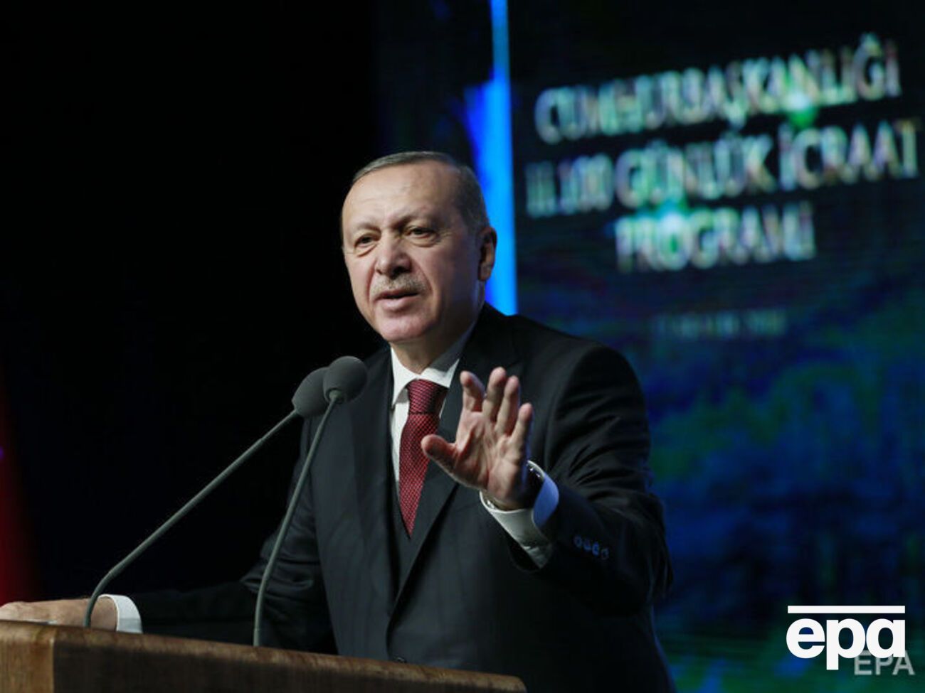 Эрдоган заявил, что Турция также намерена "принести мир и безопасность" в районы к востоку от реки Евфрат