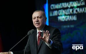 Эрдоган заявил, что Турция также намерена "принести мир и безопасность" в районы к востоку от реки Евфрат