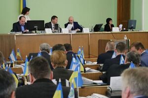 Согласно ст. 10 Конституции, государственным языком в Украине является украинский