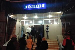 Націоналістів відвезли в Деснянське відділення поліції