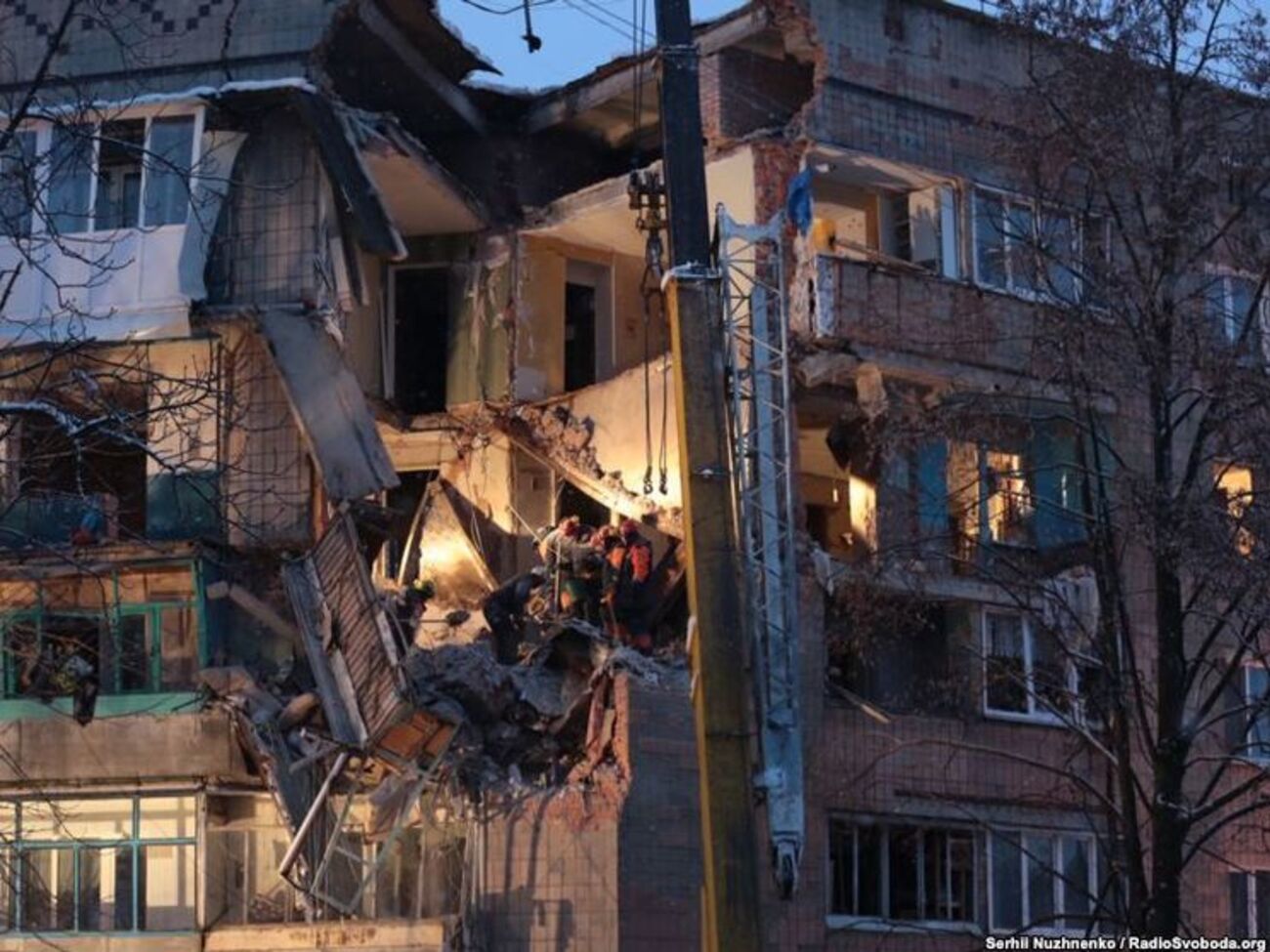 Чечеткин сказал, что поисково-спасательные работы в доме продолжаются