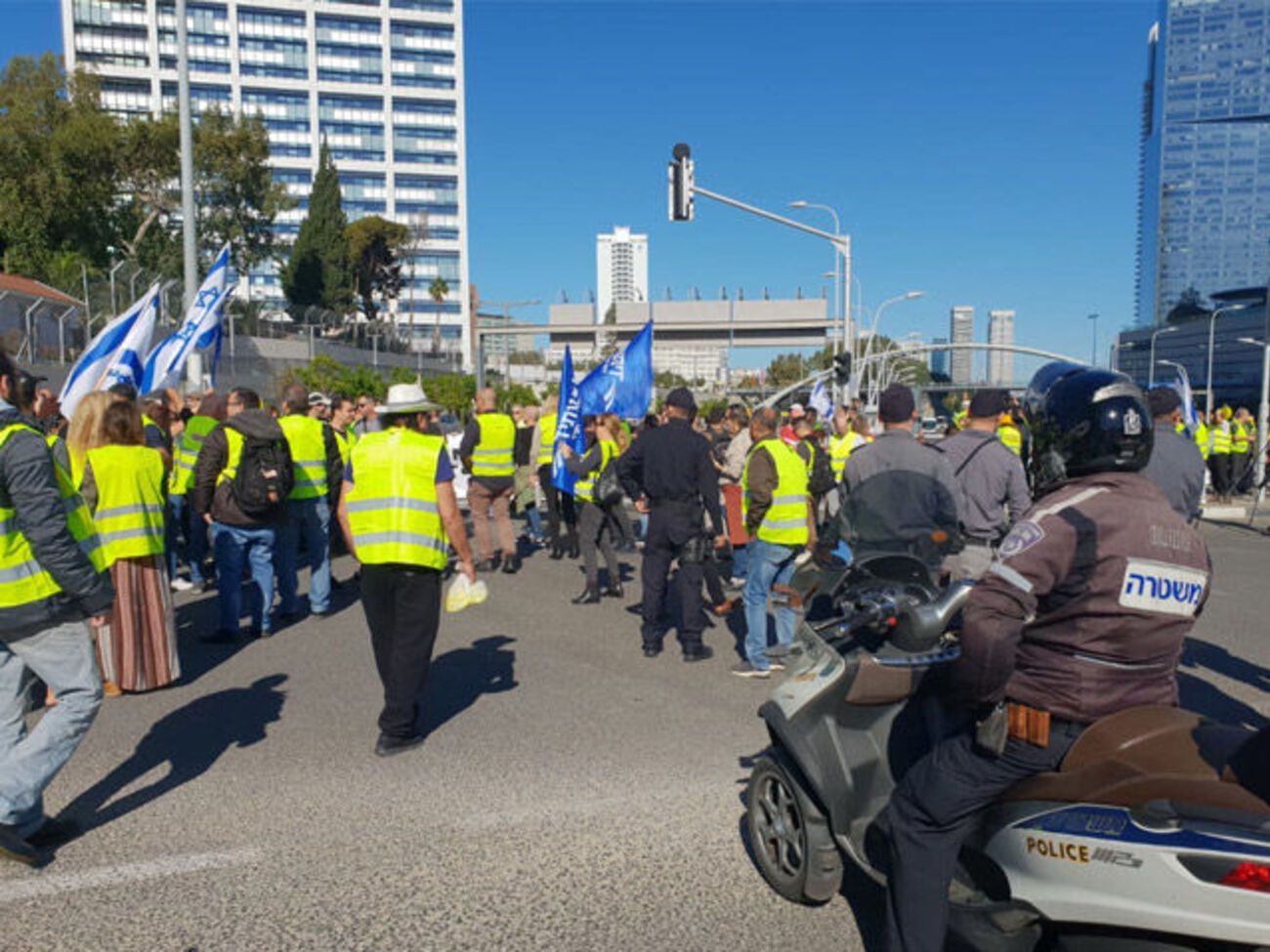 В акції протесту брало участь щонайменше 600 осіб