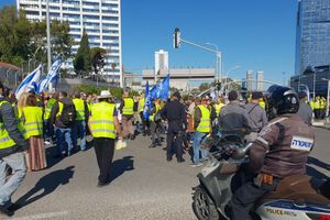 В акції протесту брало участь щонайменше 600 осіб