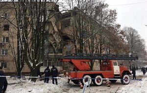 Попередньо встановлено, що причина вибуху пов'язана з витоком газу у квартирі на четвертому поверсі
