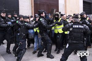 В Париже произошли столкновения между протестующими и полицией