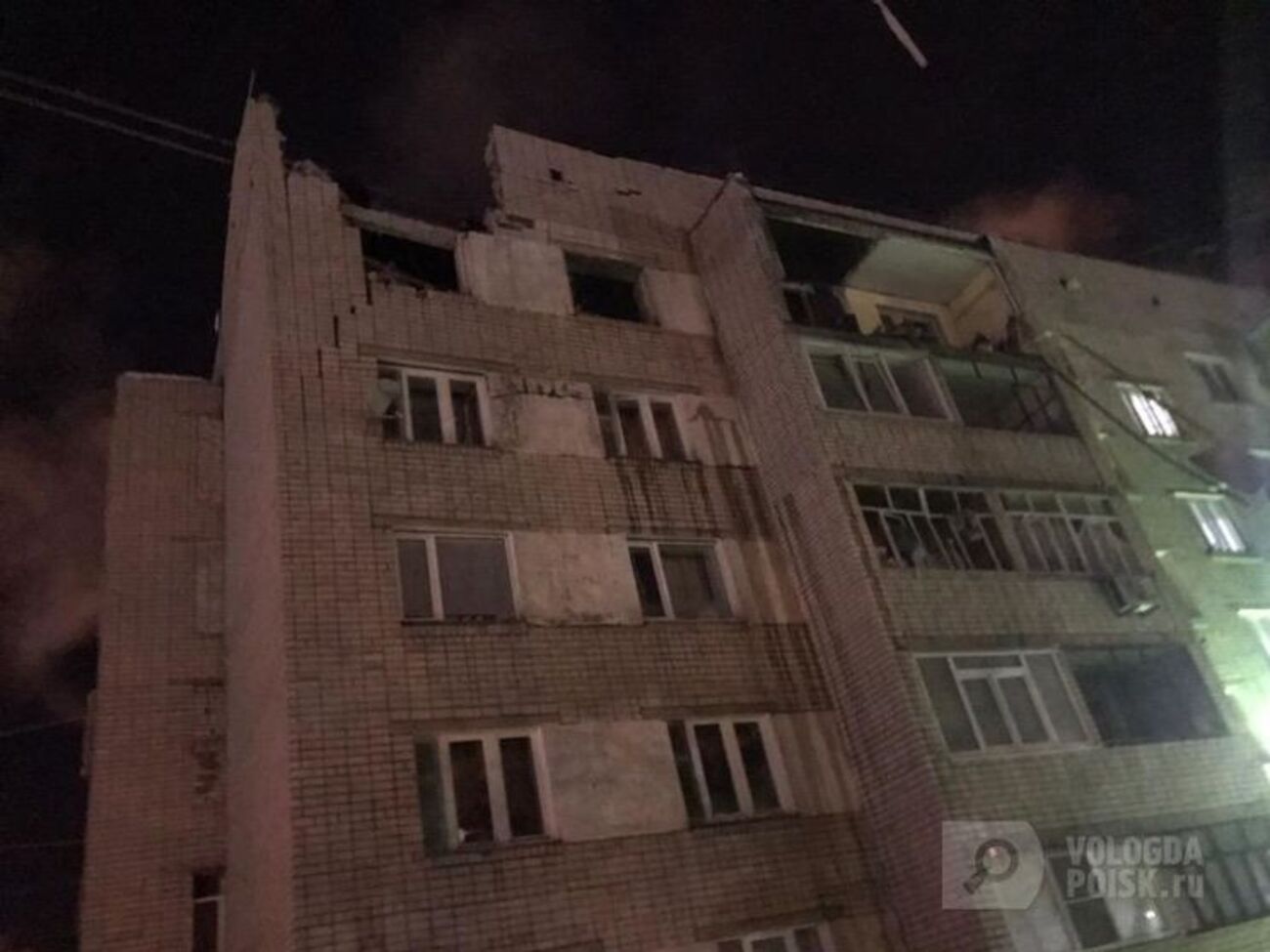 Взрывом повредило крышу пятиэтажного дома