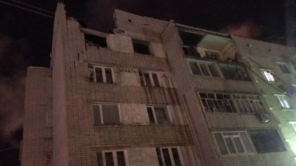 Вибухом пошкодило дах п'ятиповерхового будинку