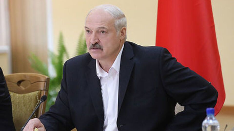 Лукашенко: Якщо нас хочуть поділити на області і впихнути в Росію – цього не буде ніколи
