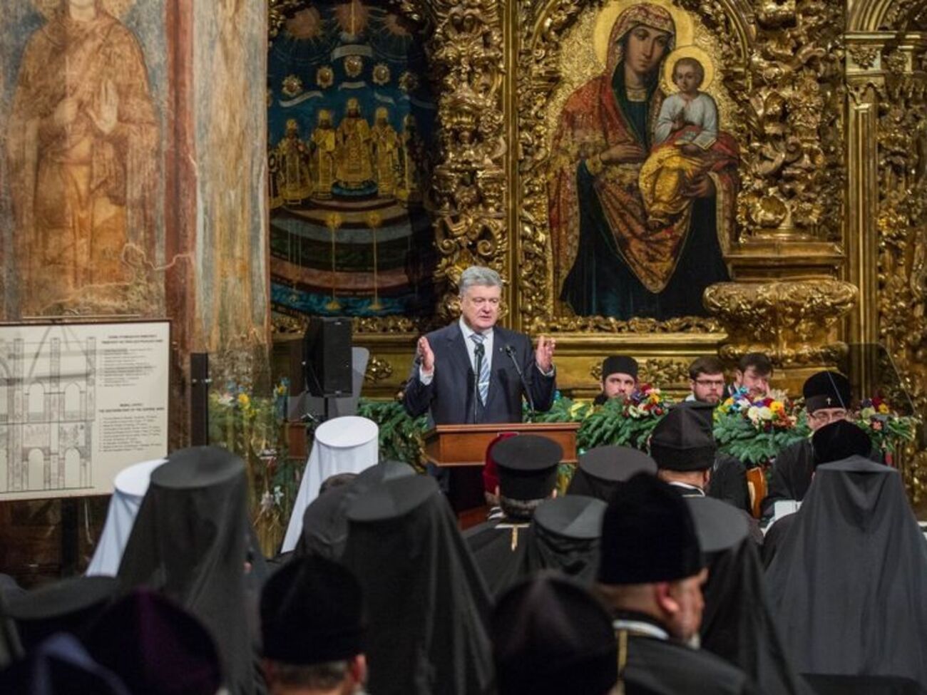 Порошенко: Создание единой независимой церкви &ndash; это очень непростой процесс