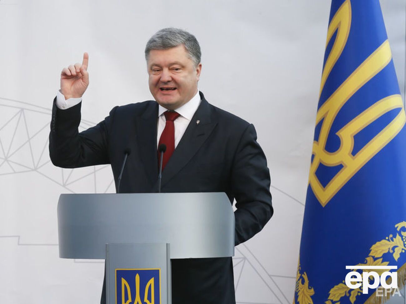 Порошенко: Я президент України, а вони поки або лідери фракцій, або громадські діячі, які ведуть свою кампанію