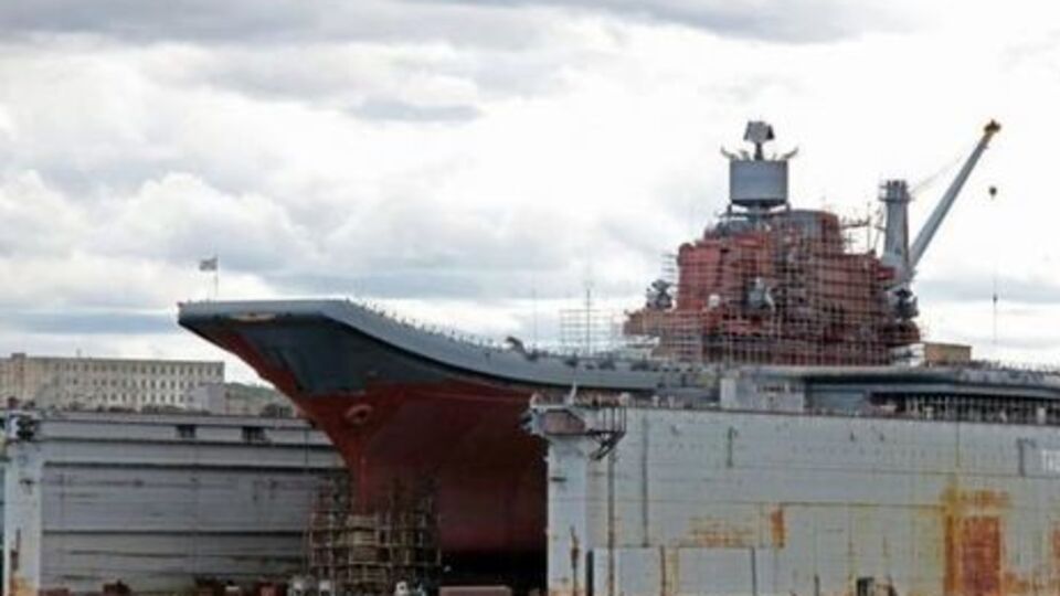 Моряки организовали на борту авианосца мастерскую, в которой извлекали драгметаллы из радиодеталей