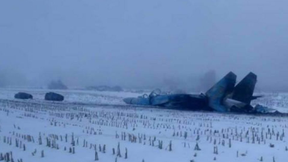 Самолет разбился рядом с аэродромом Озерное