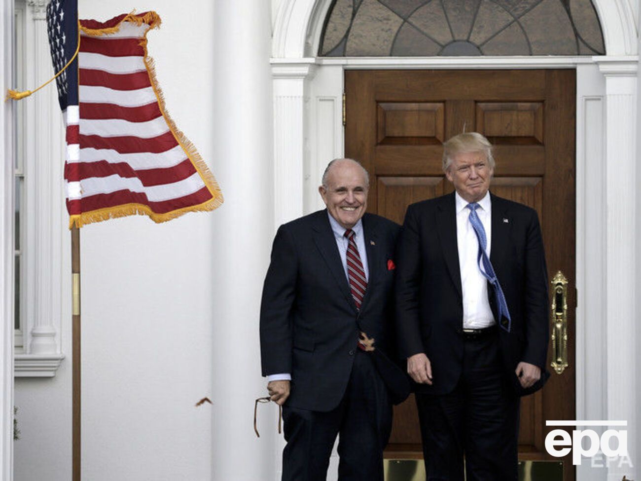 Адвокат Джулиани против того, чтобы Мюллер в устной форме допрашивал Трампа из-за связей с Россией