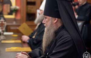 Сегодня в Киево-Печерской лавре провели внеочередное заседание Синода УПЦ МП