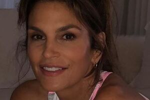 Кроуфорд оприлюднила фото без гриму