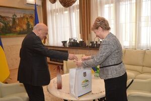Глава Закарпатской ОГА Геннадий Москаль провел встречу с послом Украины в Венгрии Любовью Непоп