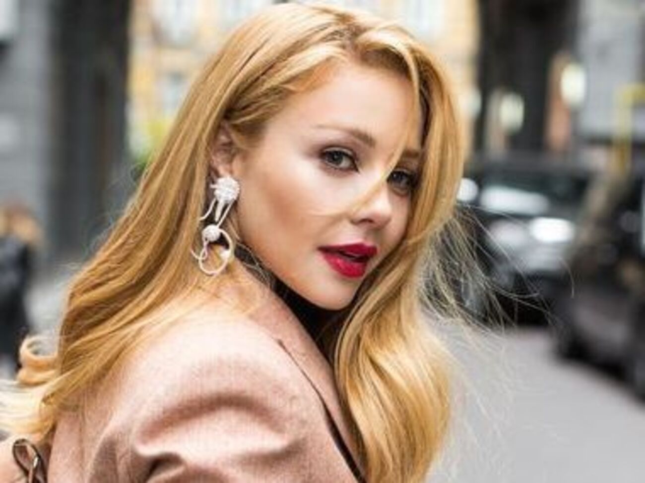 Тіна Кароль позувала в ретро-образі