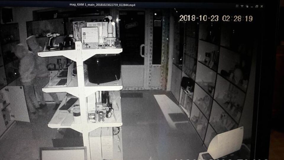 Підлітки заволоділи мобільними телефонами і ноутбуками на суму понад 30 тис. грн, повідомили в поліції