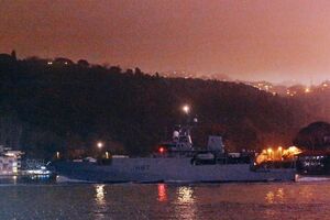 HMS Echo в протоці Босфор