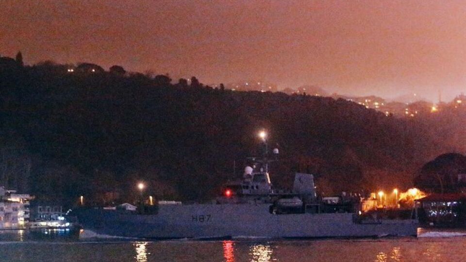 HMS Echo в проливе Босфор