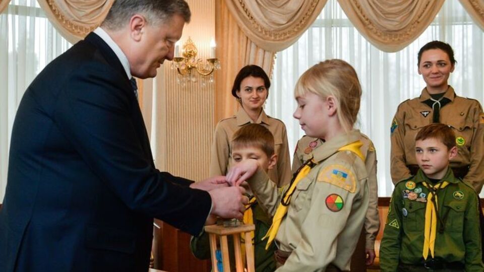 Порошенко зустрівся з українськими пластунами 18 грудня