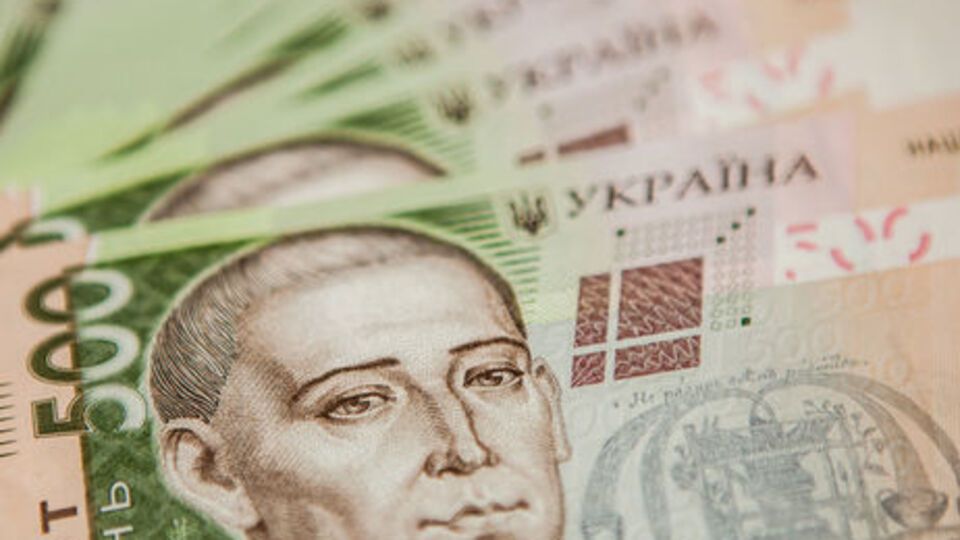 НБУ: Після спрощення процедури працевлаштування українців в інших країнах число заробітчан може збільшитися через разючу різницю в рівні зарплат