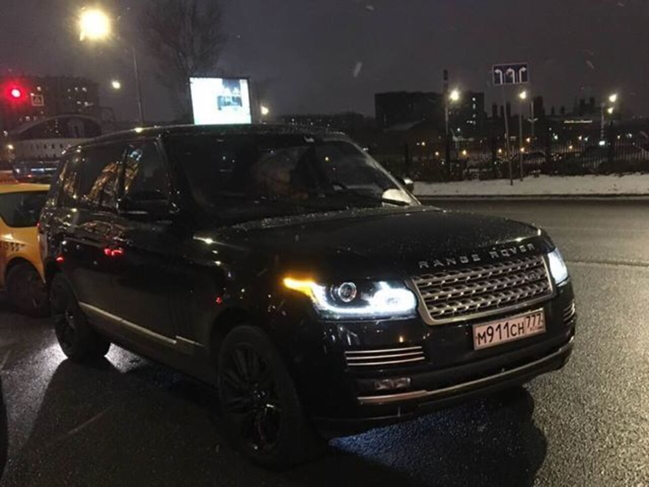 Инцидент с водителем автомобиля Range Rover и замглавреда "Эха Москвы" произошел после вечеринки Венедиктова в ресторане в центре Москвы