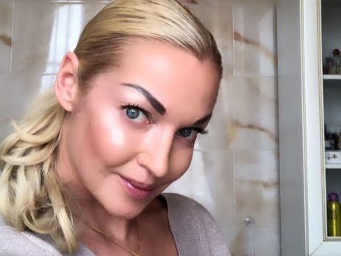 Волочкова:&nbsp;У нас грандиозное событие! Наша Лола (хозяюшка по дому) родила вторую дочку!