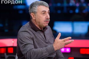 "Квартал" в Харькове. Не выдержал и спросил: "Вова, ну шо, ты – да или нет?" Вова засопел, оглянулся, подкатил глаза и дал ответ