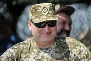 За словами Турчинова, агресія Росії дає підстави продовжити окремі заходи щодо російської сторони