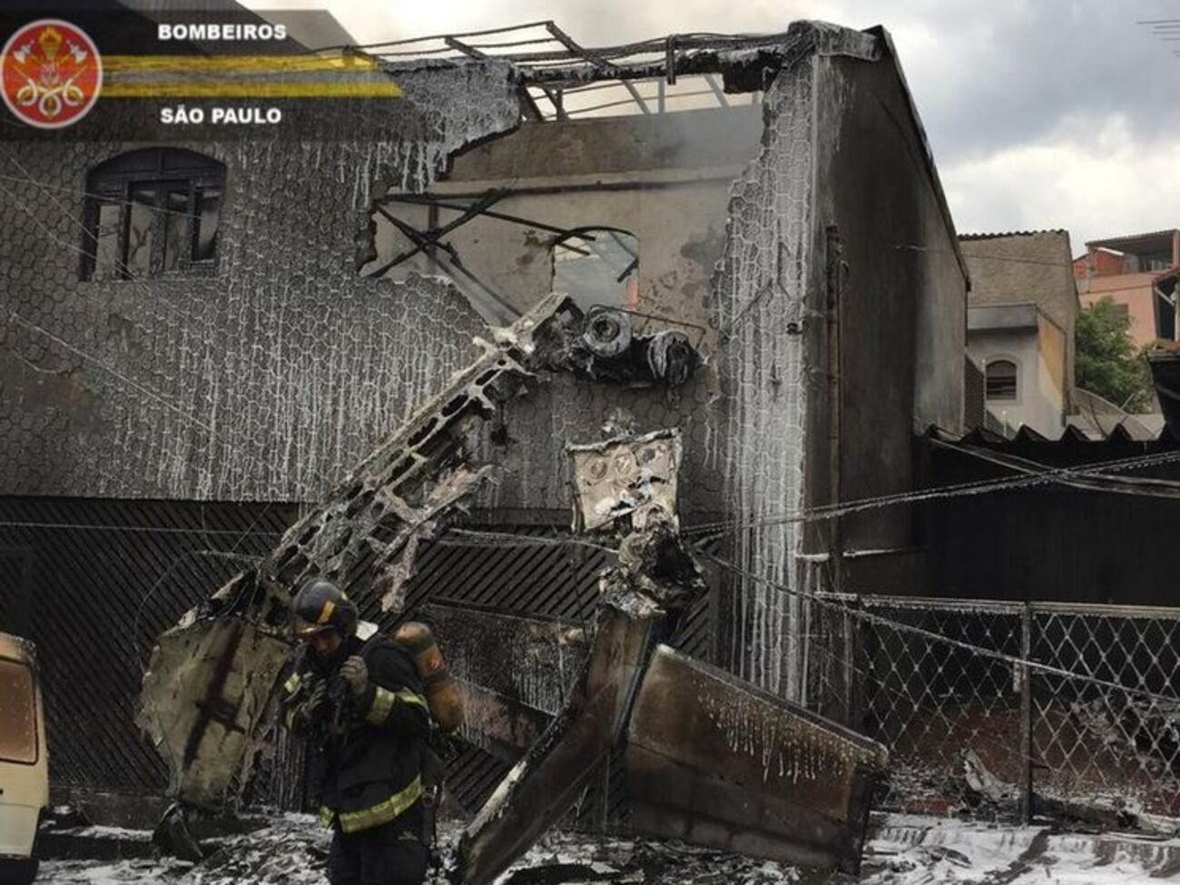 Из-за падения самолета произошло возгорание