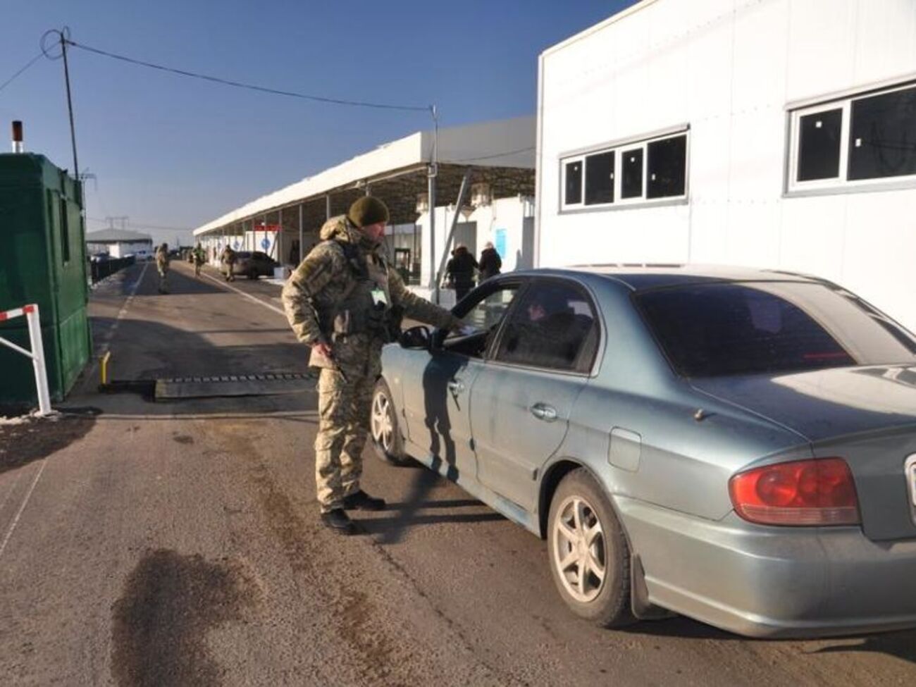 Час роботи КПВВ зменшився в зимовий період через ризики обстрілу з боку незаконних збройних формувань