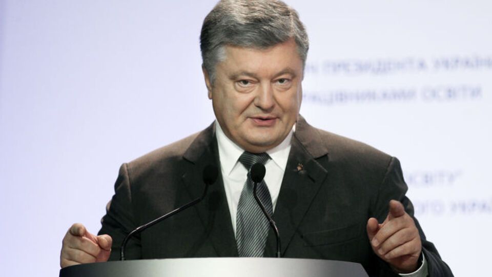 Порошенко: Все зависит от России, которая ведет гибридную войну против Украины