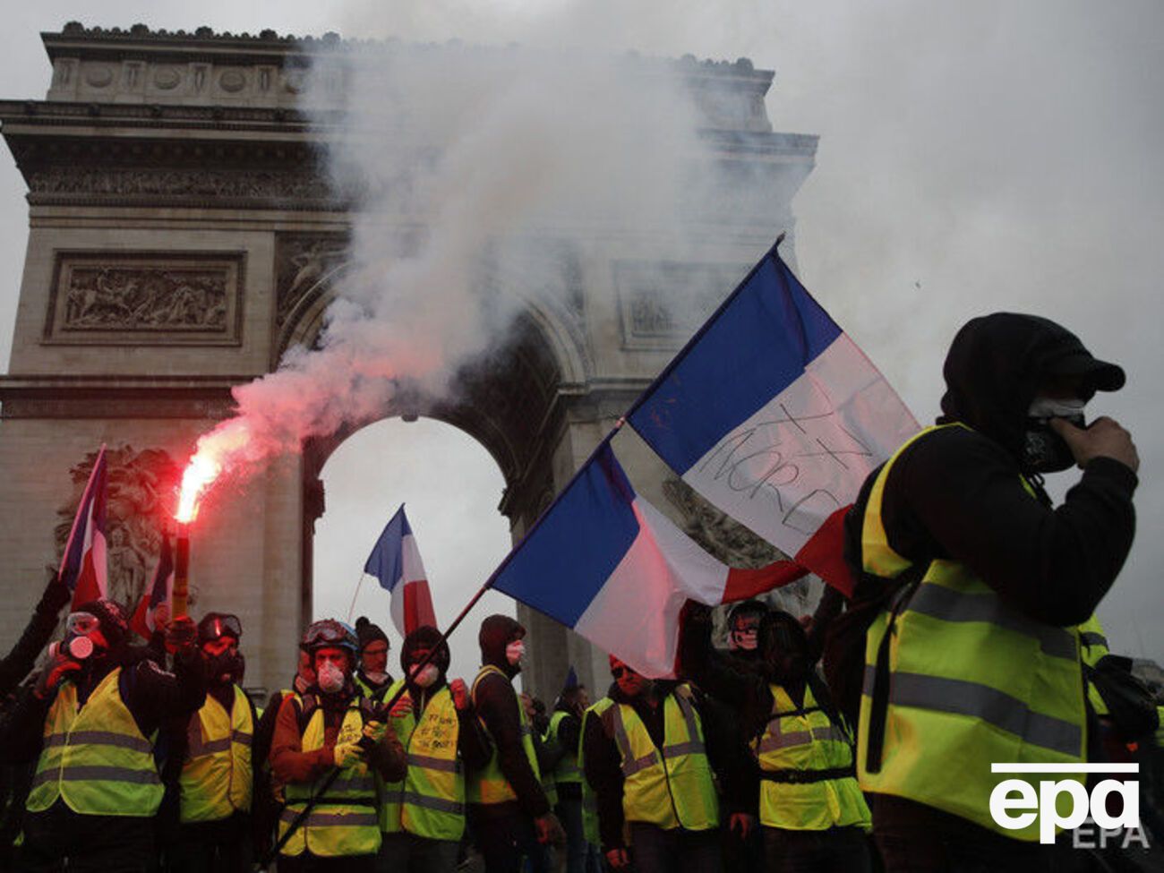 В ходе протестов полиция задержала более 400 человек