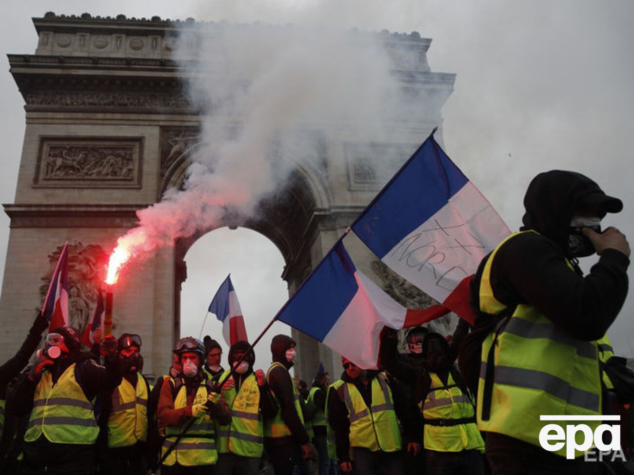 Во Франции протестуют "желтые жилеты"