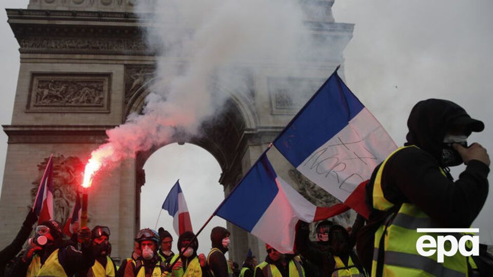 Во Франции протестуют "желтые жилеты"