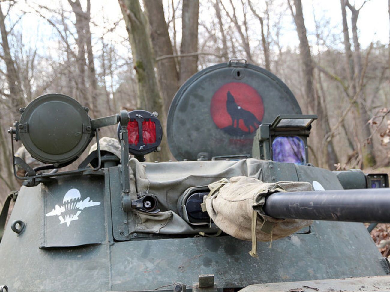 Українські військові на Донбасі вдосконалюють оборонні позиції