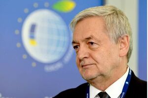 Пекло с 2016 года работает послом в Украине
