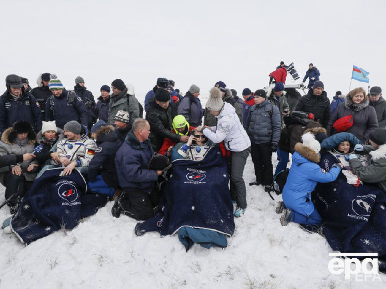 Три члена космической экспедиции вернулись на Землю. Фоторепортаж