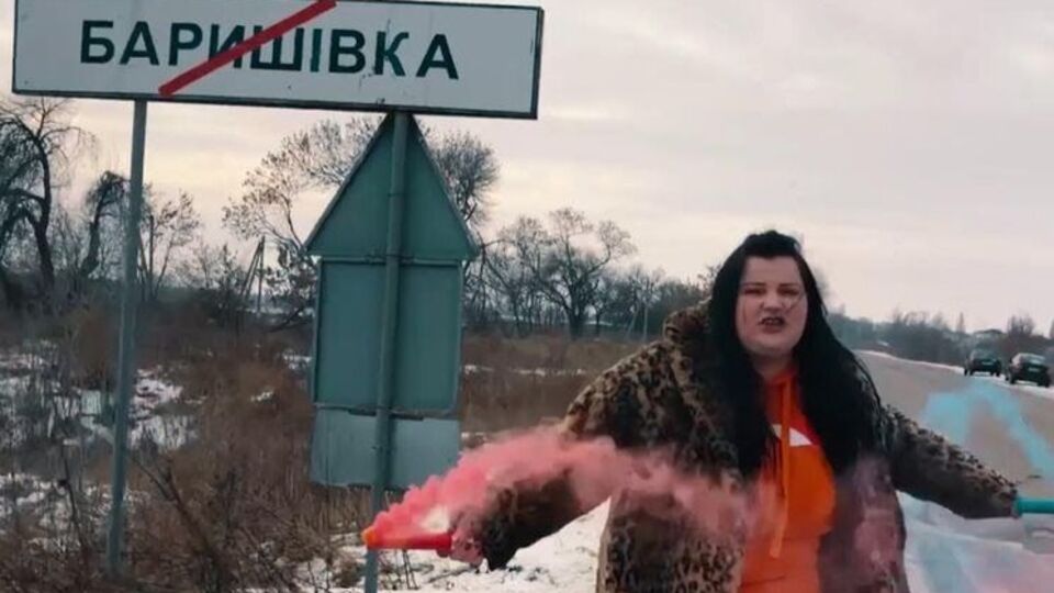 Аlyona alyona в ролику показала, як покидала Баришівку