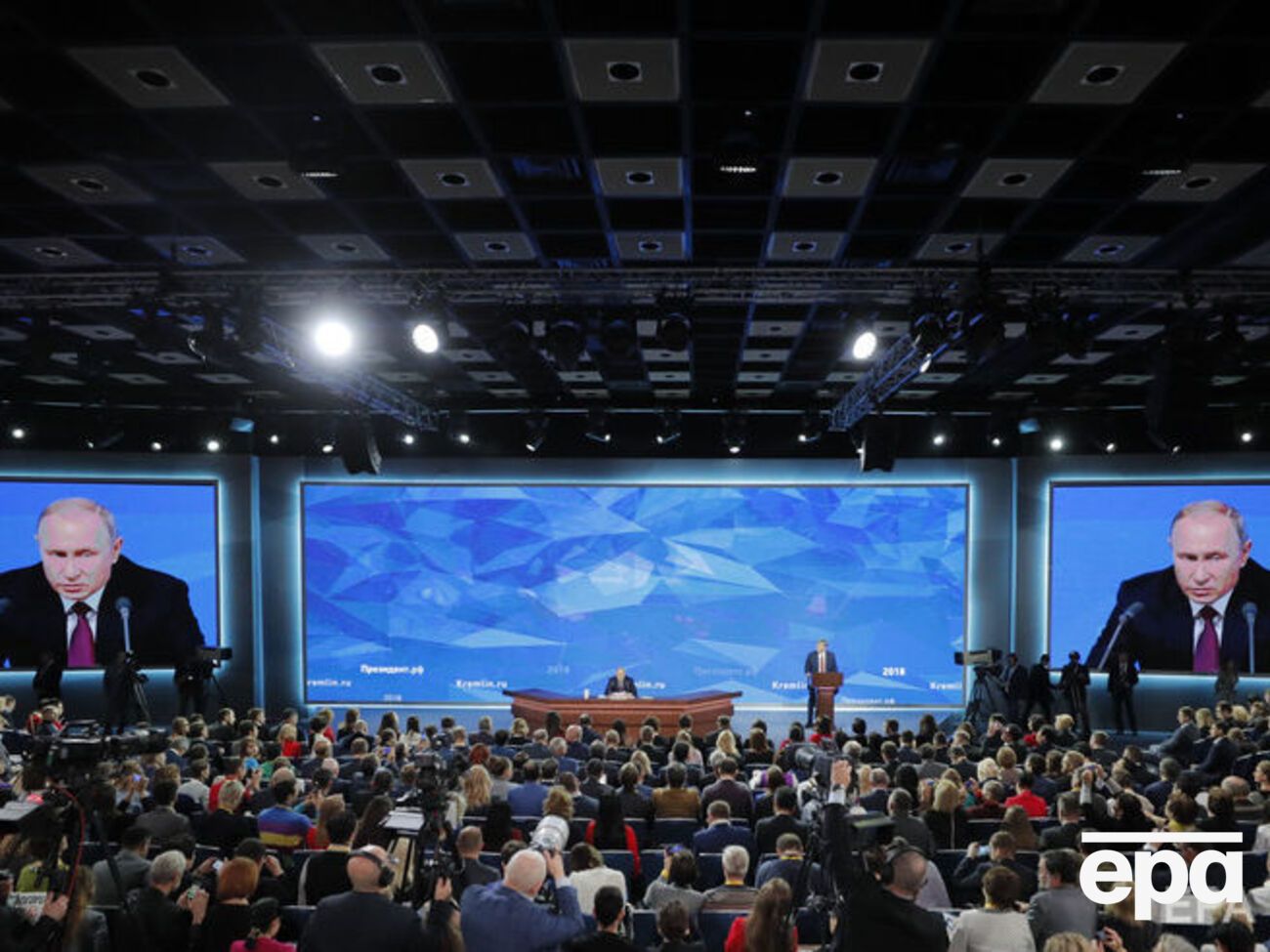 Путин дает пресс-конференцию в Москве