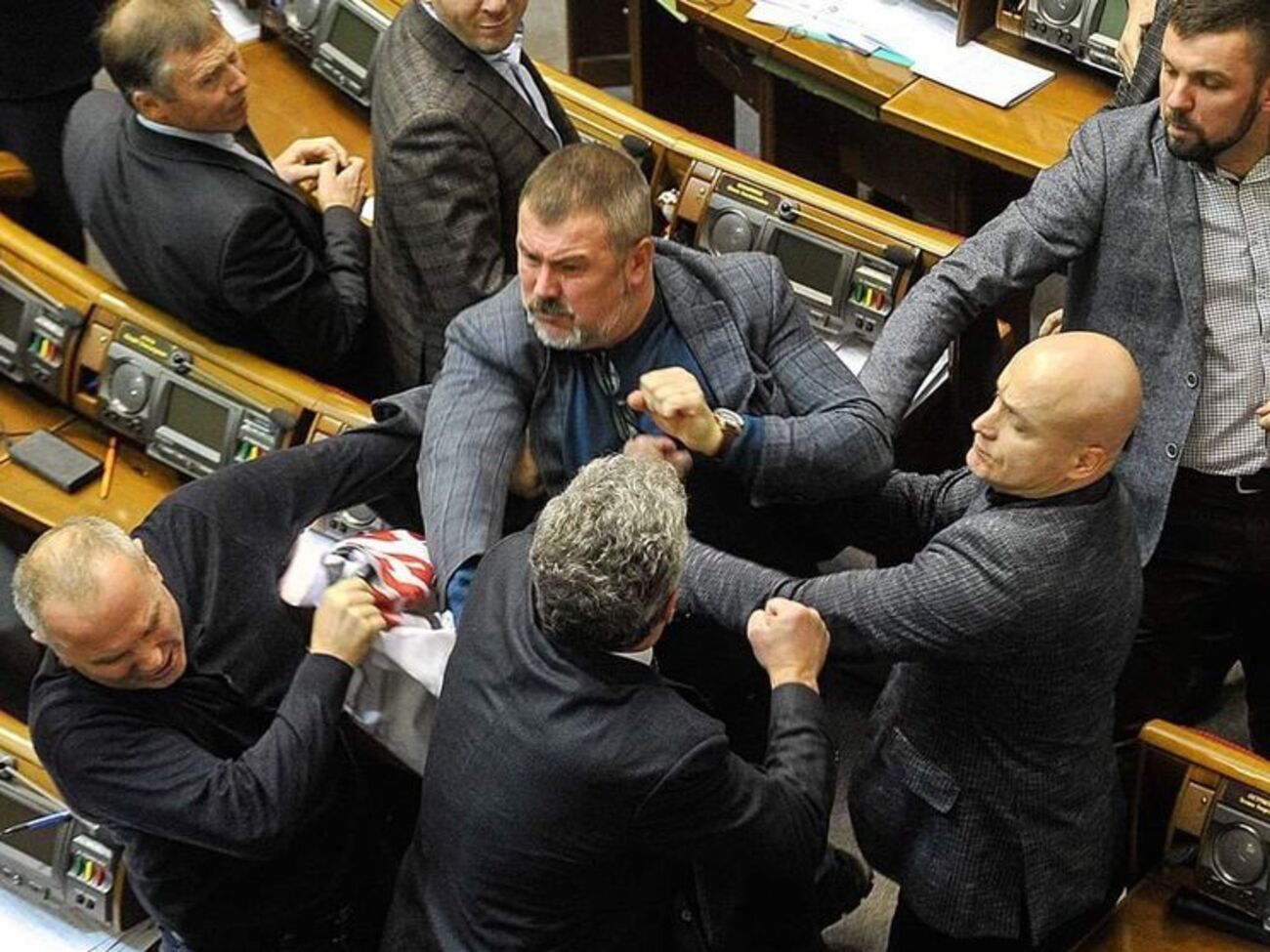 Бійка сталася одразу після голосування за закон про перейменування Української православної церкви Московського патріархату